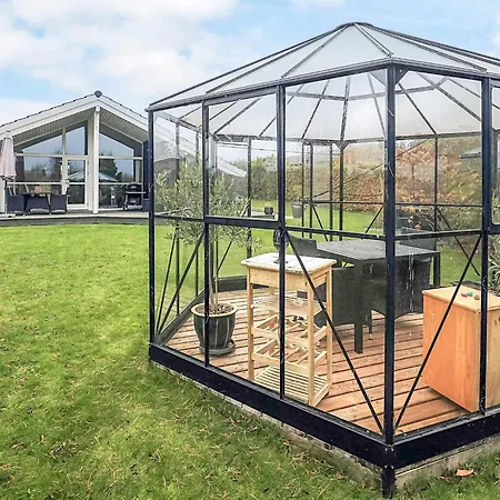 8 Person In Bogense-by Traum